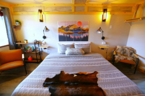 2nd Floor Newly Renovated room in Hatcher Pass Castle